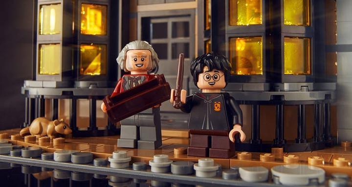 Actual product image LEGO Harry Potter Diagon Alley (75978, LEGO Harry Potter, LEGO Rare Sets)