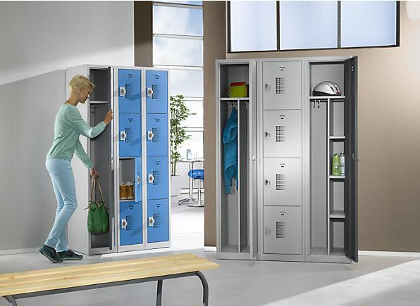 Produktbild eurokraft basic Schliessfachschrank mit Drehriegel für Vorhängeschloss, 8 Fächer (60 cm, 180 cm)