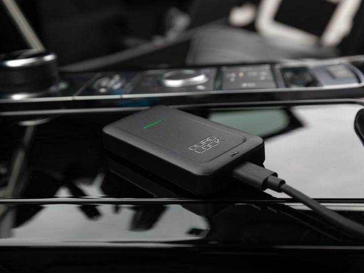 Actual product image Quad Lock Wireless Carplay Adaptor (0.75 W)