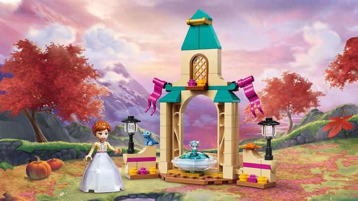 Actual product image LEGO Anna's castle courtyard (43198, LEGO Disney)