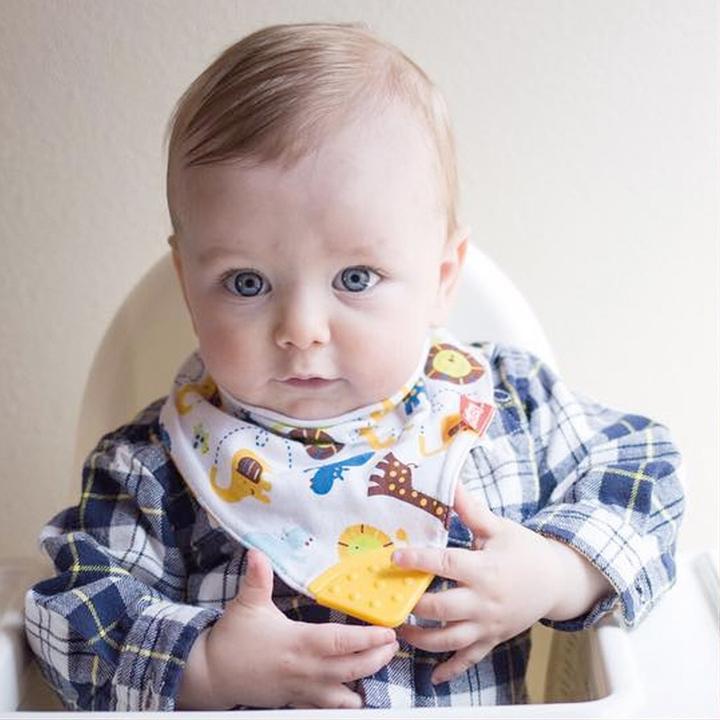 Immagine prodotto Nuby Bavaglino con angolo per il morso (3 mesi)