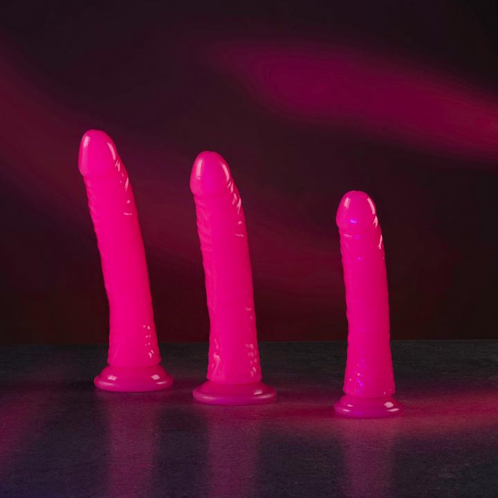 Produktbild RealRock Slim Realistic Dildo with Suction Cup - Glow in the Dark - 8" / 20 cm