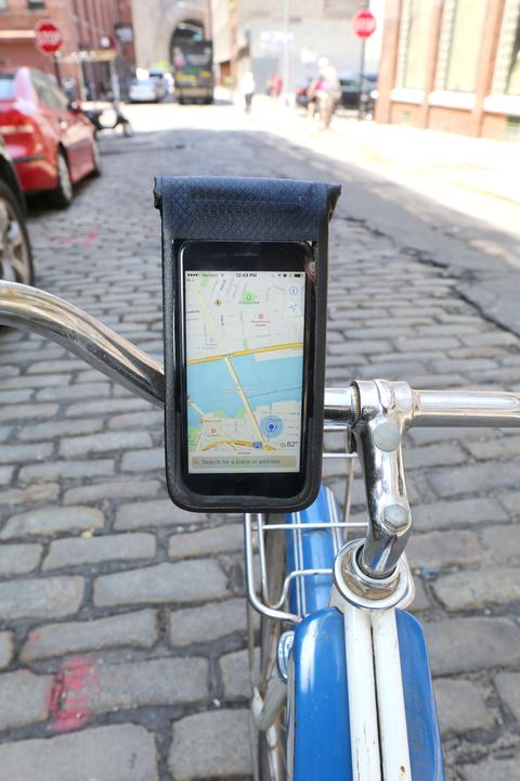 Immagine prodotto Kikkerland Supporto per telefono da bicicletta per tutte le stagioni