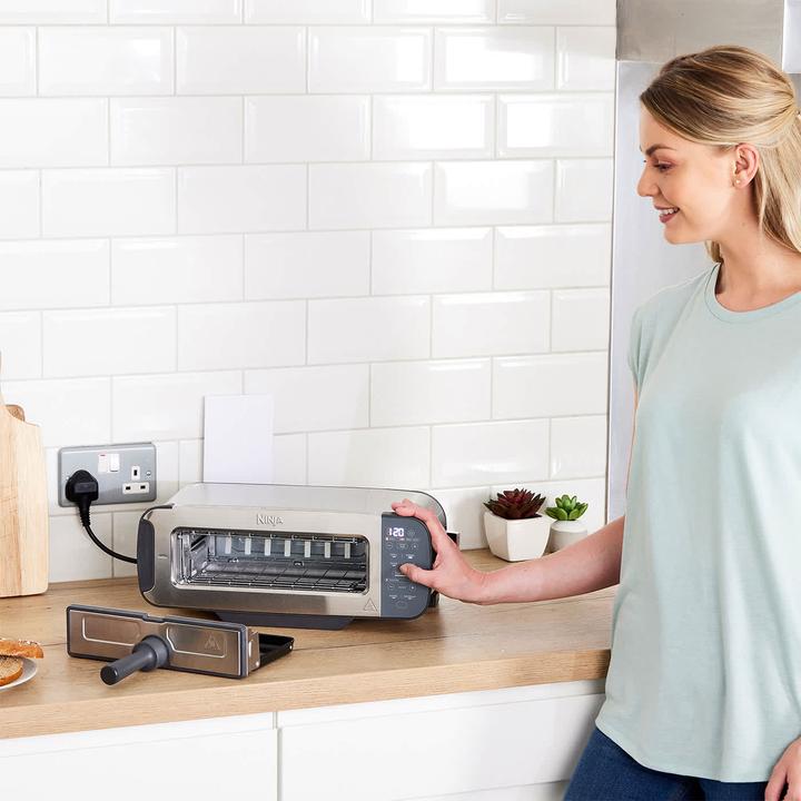 Productafbeelding Ninja 3-in-1 Multifunctionele Broodrooster, Grillplaat en Panini Maker - 7 Roosterstanden - RVS - ST202EU (CH stekker)