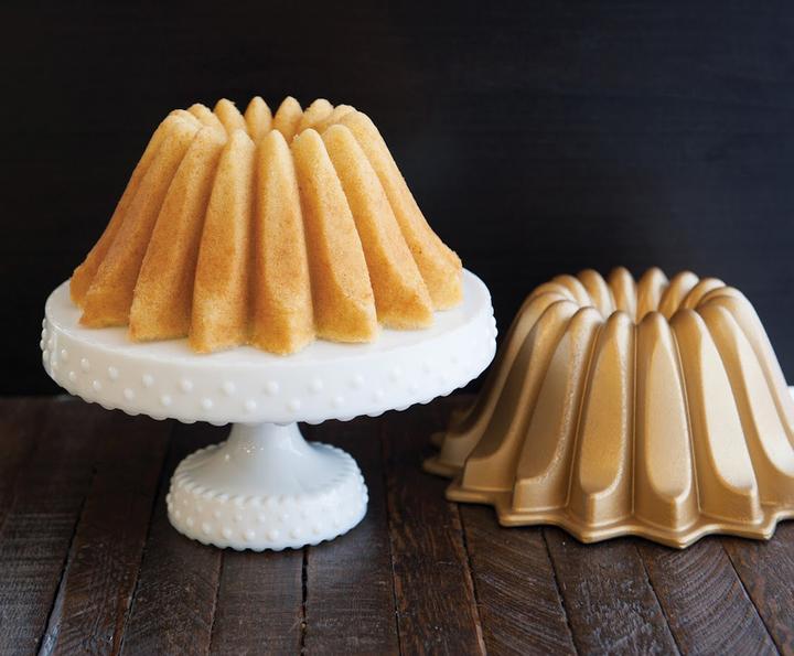 Actual product image Nordic Ware Lotus baking tin (22 cm)