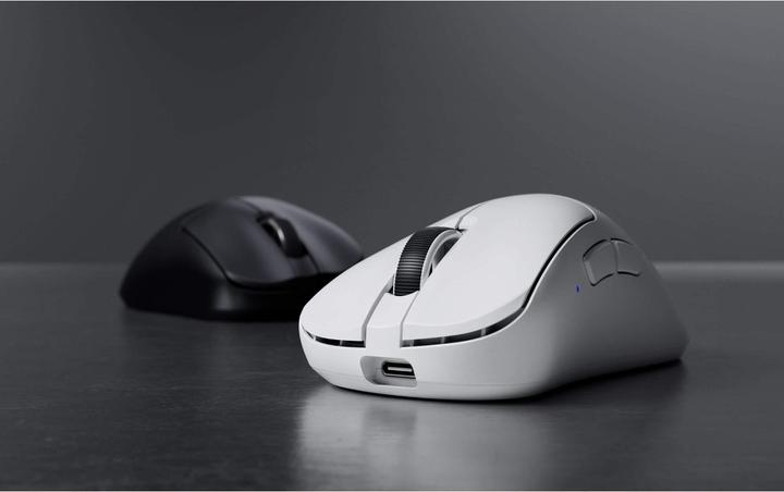 Actual product image Pulsar Xlite V4 - Medium Size 2 (Wireless, Cable)