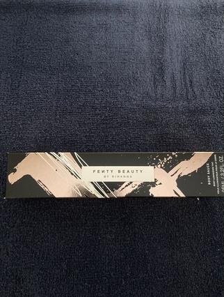 Immagine prodotto Fenty Beauty Body Sauce Tinta Luminosa per il Corpo 95ml (Farge: Caramello Salato) (Caramello salato)