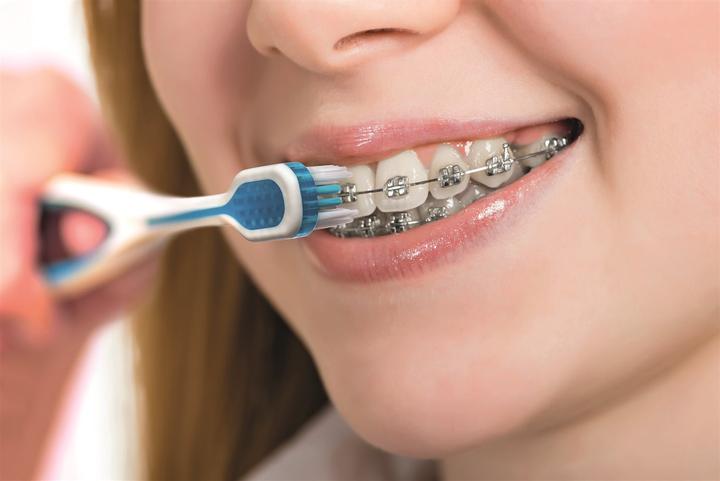 Actual product image Edel + White Toothbrush (Extra soft, 1 x)