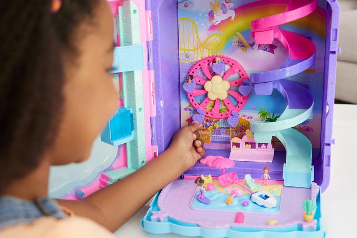 Image du produit Polly Pocket POLLYVILLE™ RESORT ROLL AWAY™ Playset