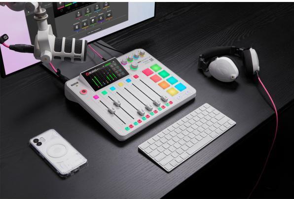 Actual product image RØDE Rodecaster Pro II White with Podmic White and cable
