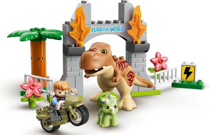 Actual product image LEGO Eruption of the T. Rex and Triceratops (10939)
