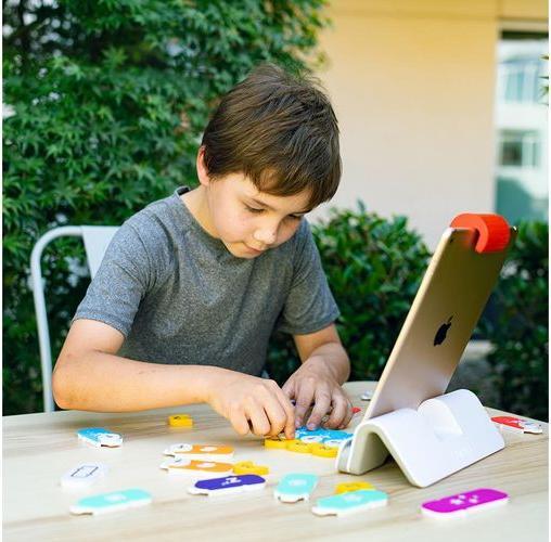 Actual product image Play Osmo Coding Starter Kit for iPad including Osmo base (French, English)