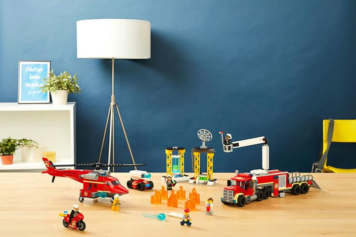 Produktbild LEGO Feuerwehrhubschrauber (60281, LEGO City)