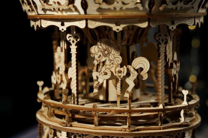 Actual product image Robotime Music Box Romantic Carousel (346 pieces)