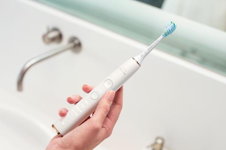 Immagine prodotto Philips HX9901/63 Sonicare Diamondclean Smart 9100 Spazzolino elettrico sonico, App, Oro Rosa (Spazzolino sonico)