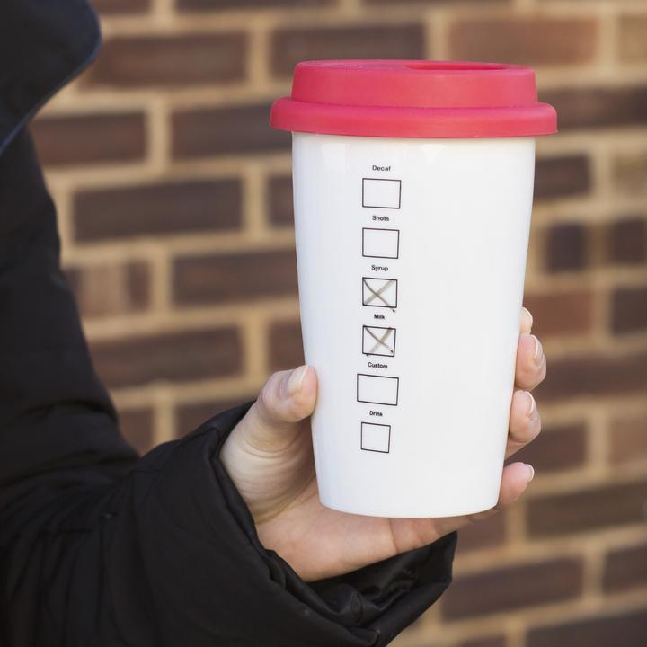 Image du produit Mugs Mug en céramique avec couvercle en silicone "Hello - My Name Is" (Bonjour - Mon nom est) (0.28 l)