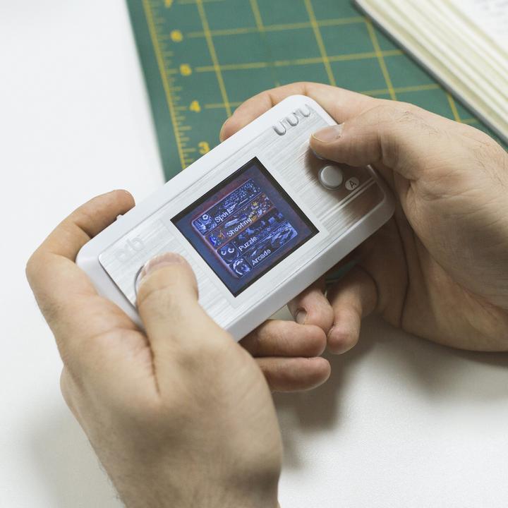 Produktbild ORB - Retro Konsole Handheld V2 weiss - inkl. 240x 8-Bit Spielen