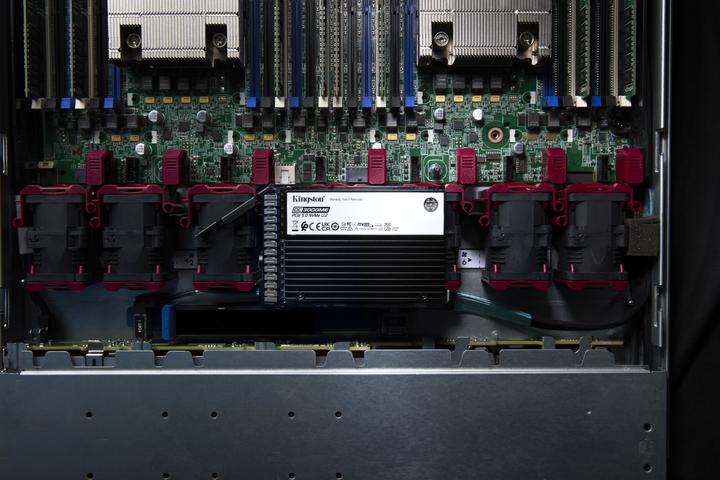 Produktbild Kingston 7.68TB DC3000ME U.2 PCIe 5.0 NVMe TCG Opal Enterprise SSD (7680 GB, 2.5")