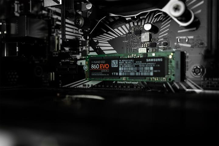 Actual product image Mifcom Savage RTX2080S Core i7 (Intel Core i7-10700K, 16 GB, 500 GB, GeForce RTX 2080 Super)