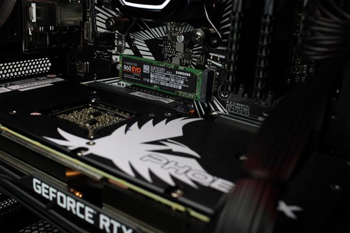 Actual product image Mifcom SAVAGE RTX2080Ti Core i7 Advanced (Intel Core i7-10700K, 32 GB, 1000 GB, GeForce RTX 2080 Ti)