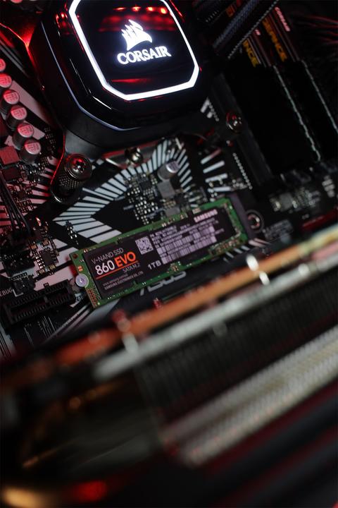 Actual product image Mifcom SAVAGE RTX2080Ti Core i7 Advanced (Intel Core i7-10700K, 32 GB, 1000 GB, GeForce RTX 2080 Ti)