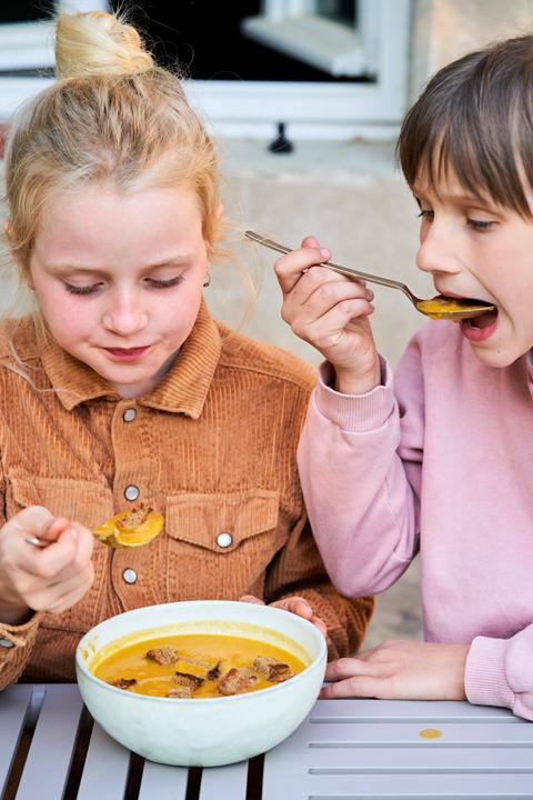 Image du produit Das grüne Kochbuch für Kinder (Allemand, Claudia Lieb, Lia Carlucci, Charoline Bauer, Jule Felice Frommelt, 2024)