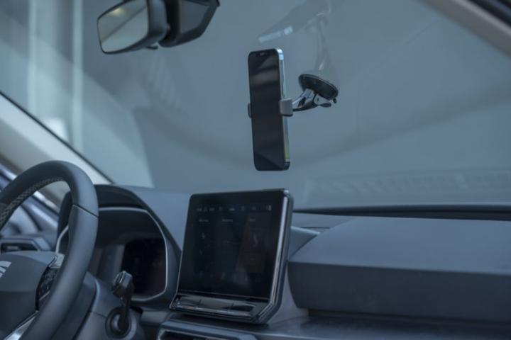 Actual product image Cartrend Suction cup mobile phone car mount 360° rotatable 85