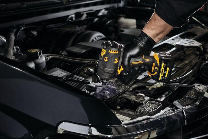 Produktbild DeWalt 12 Volt / 5 Ah AkkuSchlagschrauber (1/2") mit 340 Nm, in spezieller Automotive und Industr (Akkubetrieb)