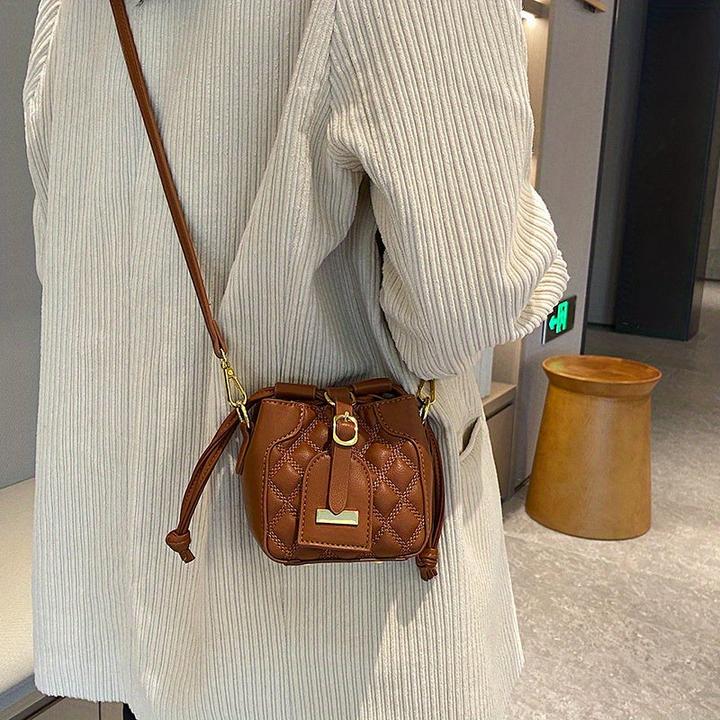 Actual product image Only-Bags.Store Schicke Mini Crossbody Bucket Bag - Kollektion Frühjahr/Sommer 2024, luxuriöse Textur