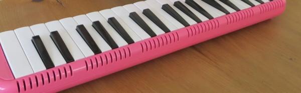 Produktbild keepdrum Melodica Pink 37 Tasten mit Tasche und Notenheft (Deutsch)