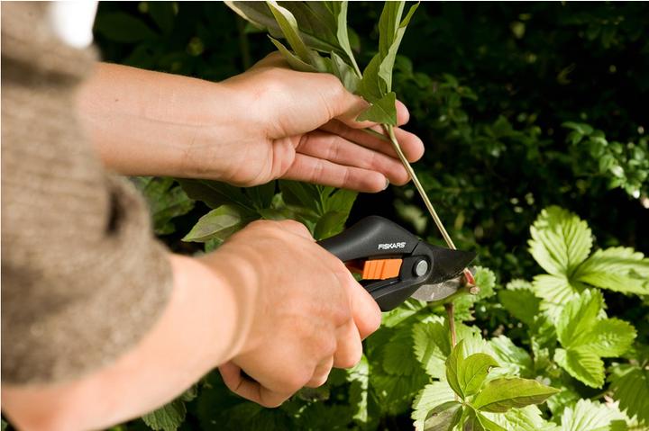 Produktbild Fiskars Gartenschere Bypass SingleStep