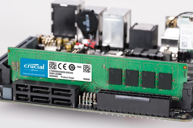 Actual product image Crucial 16GB DDR4 3200 MT/s DIMM 288pin DR x8 unbuffered (1 x 16GB, 3200 MHz, DDR4-RAM, U-DIMM)