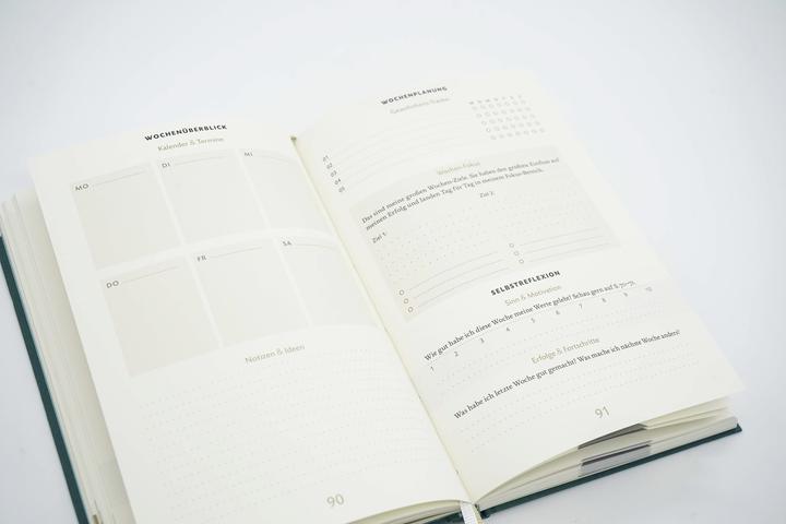 Actual product image The 6-minute diary (Lined, Hardcover)