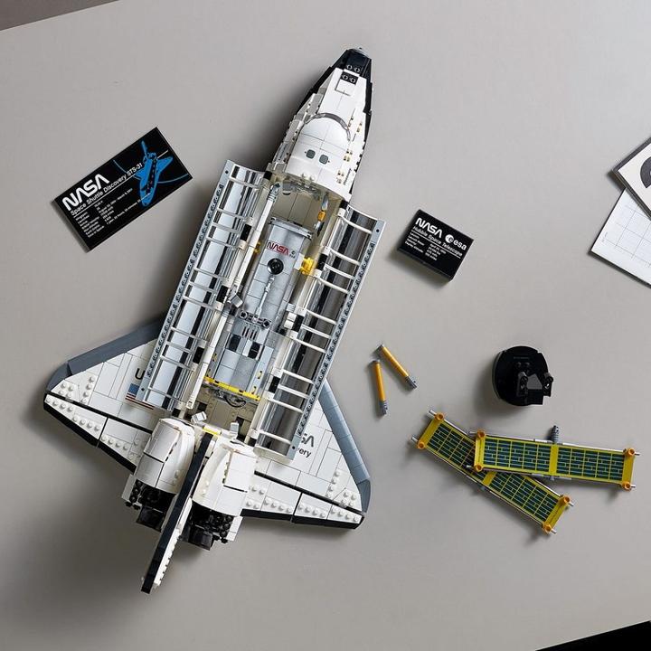 Actual product image LEGO NASA Space Shuttle Discovery (10283, LEGO Rare Sets)