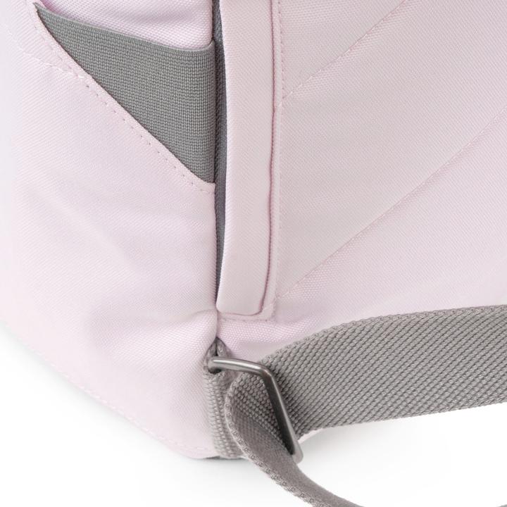 Produktbild Roka London Finchley A Transcendent Pink Small Recycled Canvas (1 l)