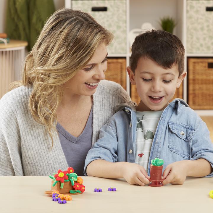 Actual product image Play-Doh Grow Your Garden Toolset