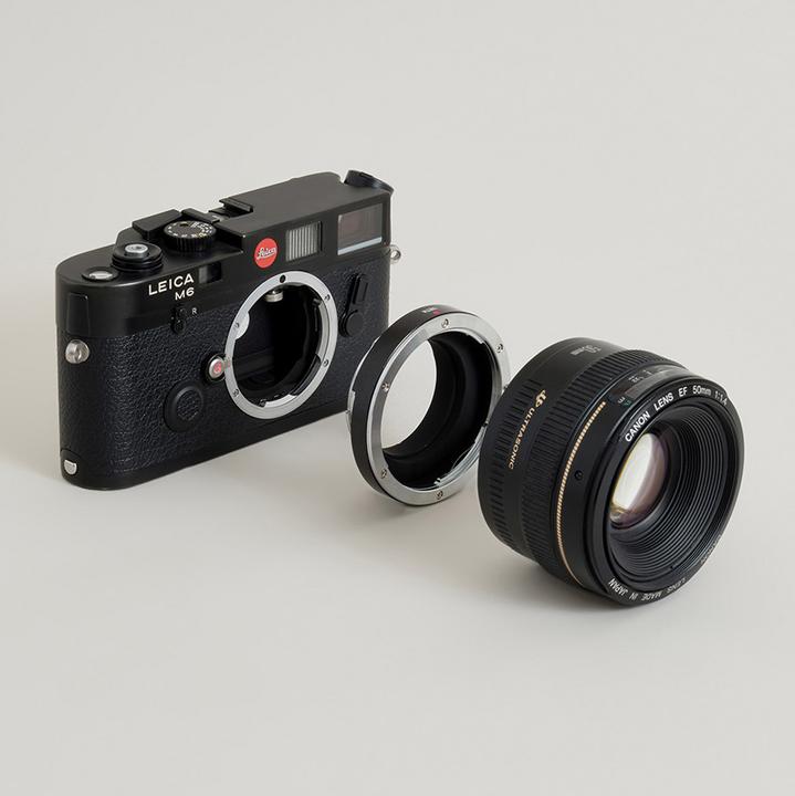 Produktbild Urth Lens Mount Adapter: Compatible with Canon (EF / EF S) Lens to Leica M Camera Body