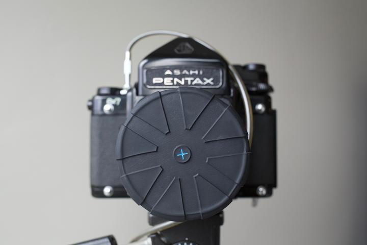 Actual product image Kuvrd Universal lens cap (120 mm)
