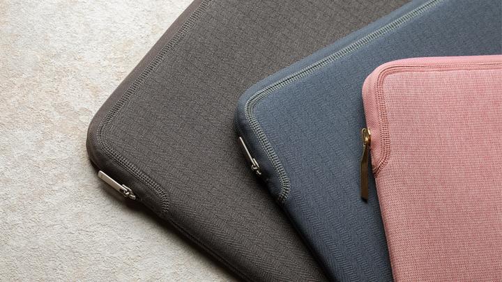 Actual product image Moshi Pluma Laptop Sleeve (14", Apple)