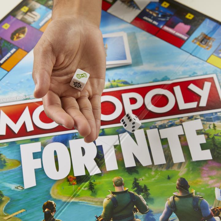 Produktbild Monopoly Fortnite Sammlerausgabe (Deutsch, Italienisch, Englisch, Spanisch, Polnisch, Finnisch, Niederländisch, Arabisch, Türkisch, Portugiesisch, Ungarisch, Dänisch, Rumänisch, Slowenisch, Tschechisch, Schwedisch, Norwegisch, Bulgarisch, Kroatisch, Lettisch, Slowakisch)