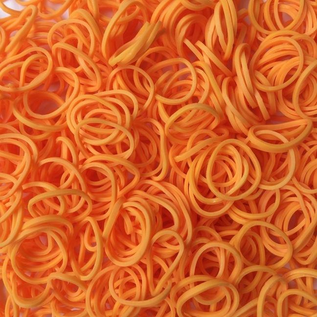 Image du produit Rainbow Loom Bandes de silicone orange fluo opaque (600 pcs)