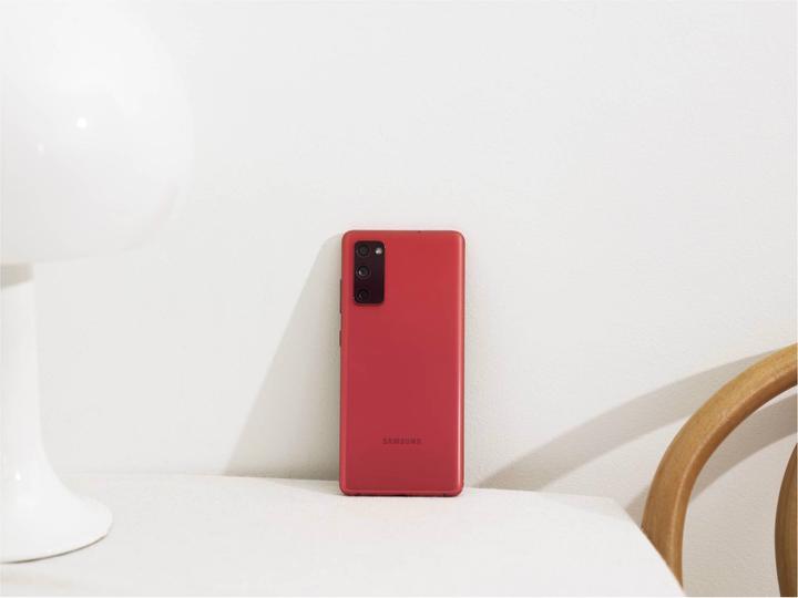 Produktbild Samsung Galaxy S20 FE EU (128 GB, Cloud Red, 6.50", Hybrid Dual SIM, 12 Mpx, 4G)