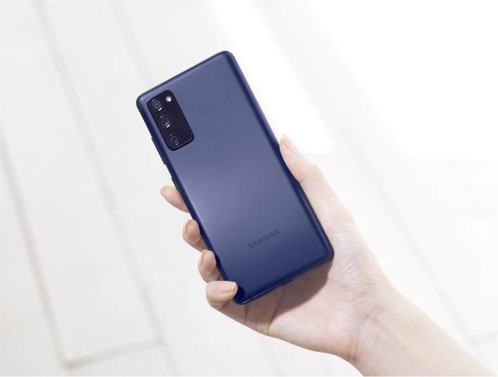 Actual product image Samsung Galaxy S20 FE 5G EU (128 GB, Cloud Navy, 6.50", Hybrid Dual SIM, 12 Mpx, 5G)