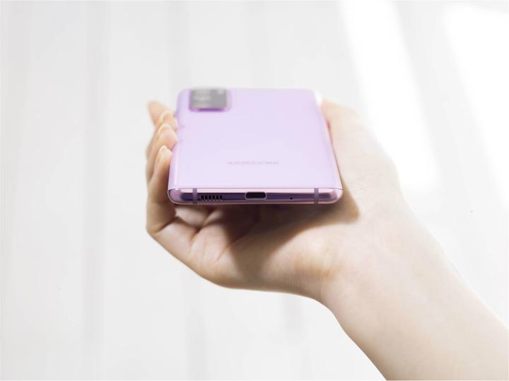 Produktbild Samsung Galaxy S20 FE EU (128 GB, Cloud Lavender, 6.50", Hybrid Dual SIM, 12 Mpx, 4G)