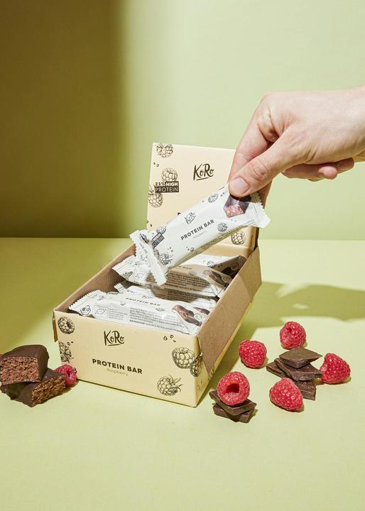 Immagine prodotto KoRo Barretta proteica biologica vegana al gusto di lampone e ricoperta di cioccolato fondente (1 pz., 600 g)