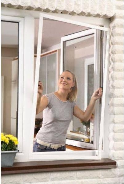 Produktbild tesa Insektenschutz Alu COMFORT Ersatzrolle, für Fenster, ohne Bohren (100 x 120 cm)