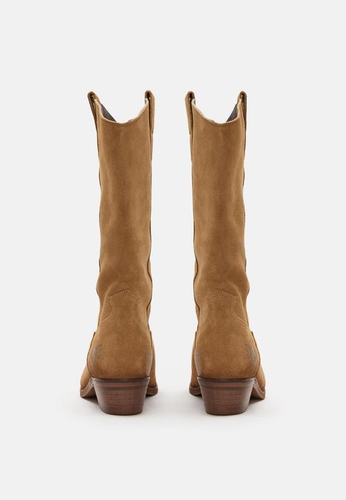 Actual product image Felmini GERBERA 7962 is a remarkable mid-calf cowboy boot with rustic charm and rugged style. (39)