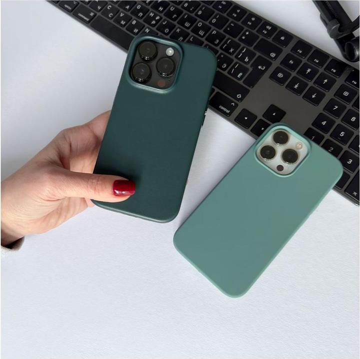 Actual product image Evelatus Apple iPhone 13 Pro Liquid Silicone Case Pine Green (Apple iPhone 13 Pro)