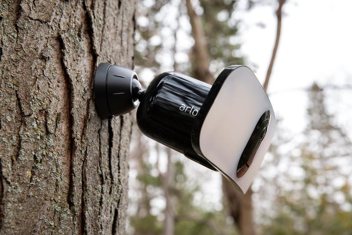 Actual product image Arlo Pro 3 Floodlight camera, black (2560 x 1440 Pixels)