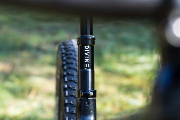 Actual product image BikeYoke Divine SL 100 mm Vario seatpost without remote (30.90 mm)